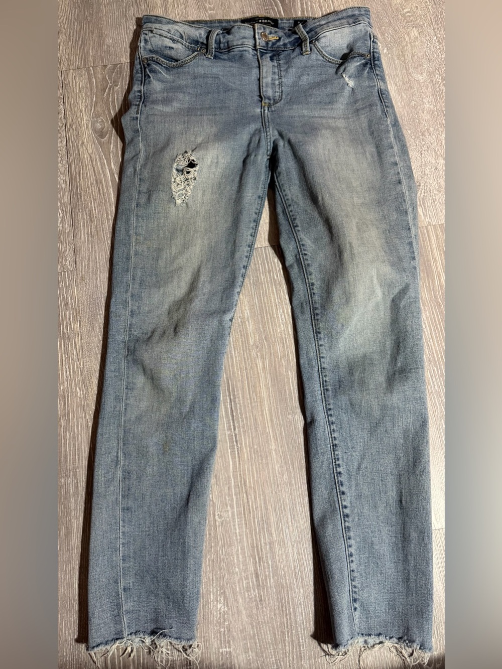 Lucky Brand Women's Skinny Jeans in Light Blue Denim with Distressed Knee
